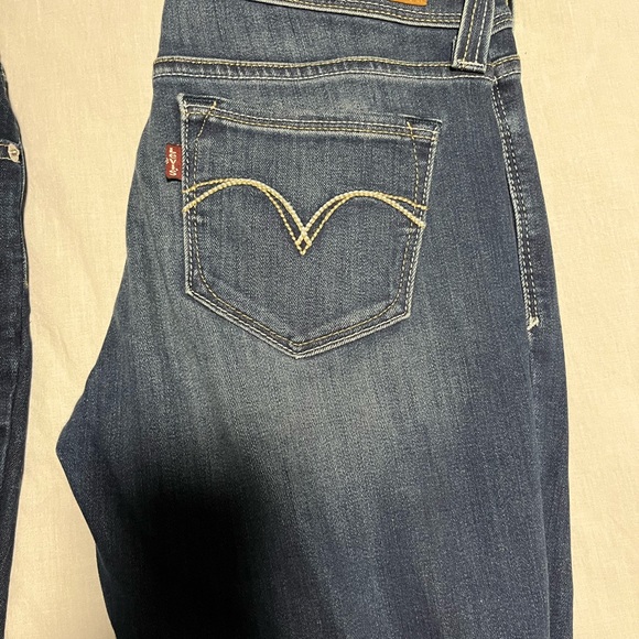 Levi’s Jeans - Picture 3 of 6